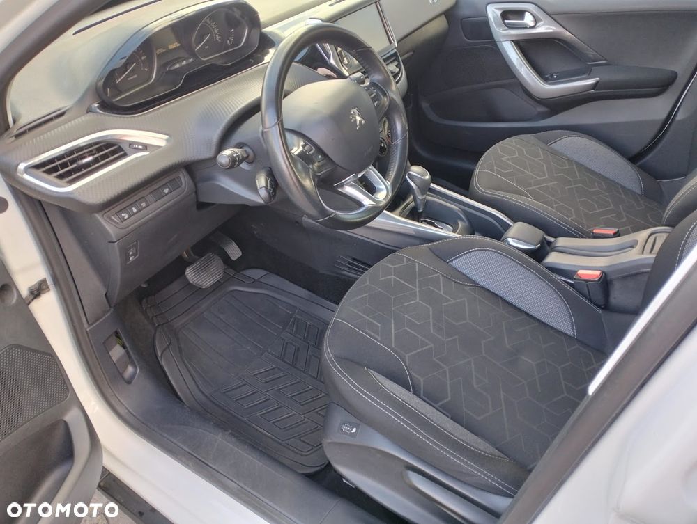 Peugeot 2008 - 9
