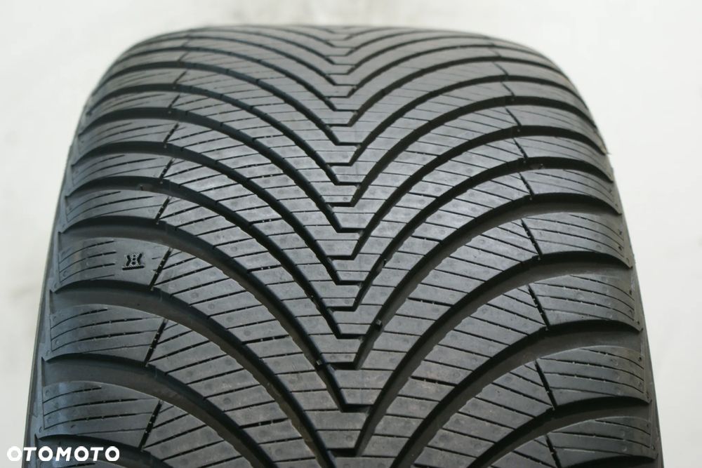 245/40R18 KUMHO SOLUS 4S HA32 , 6,5mm 2023r A9701