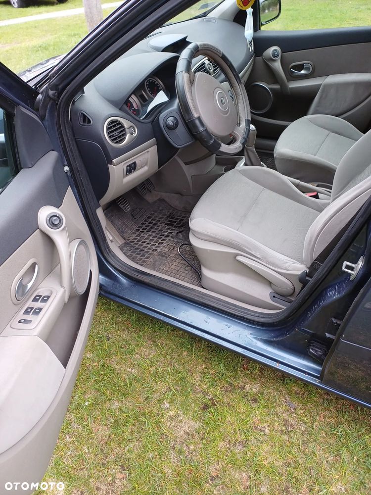 Renault Clio 1.6 16V Privilege - 8