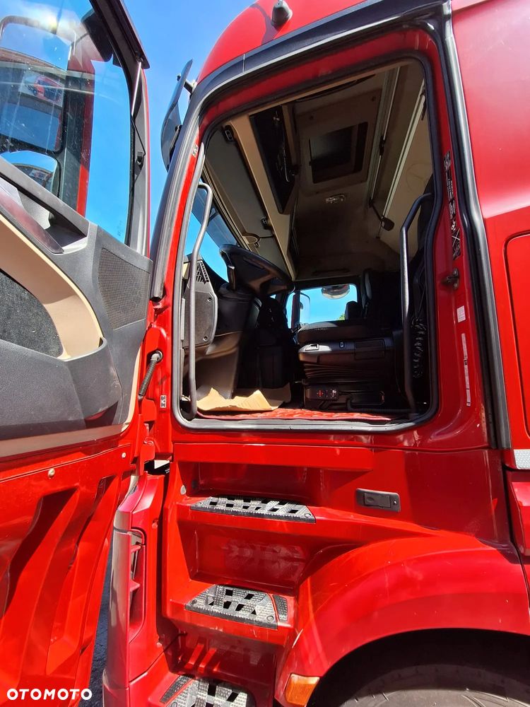 Mercedes-Benz ACTROS - 10