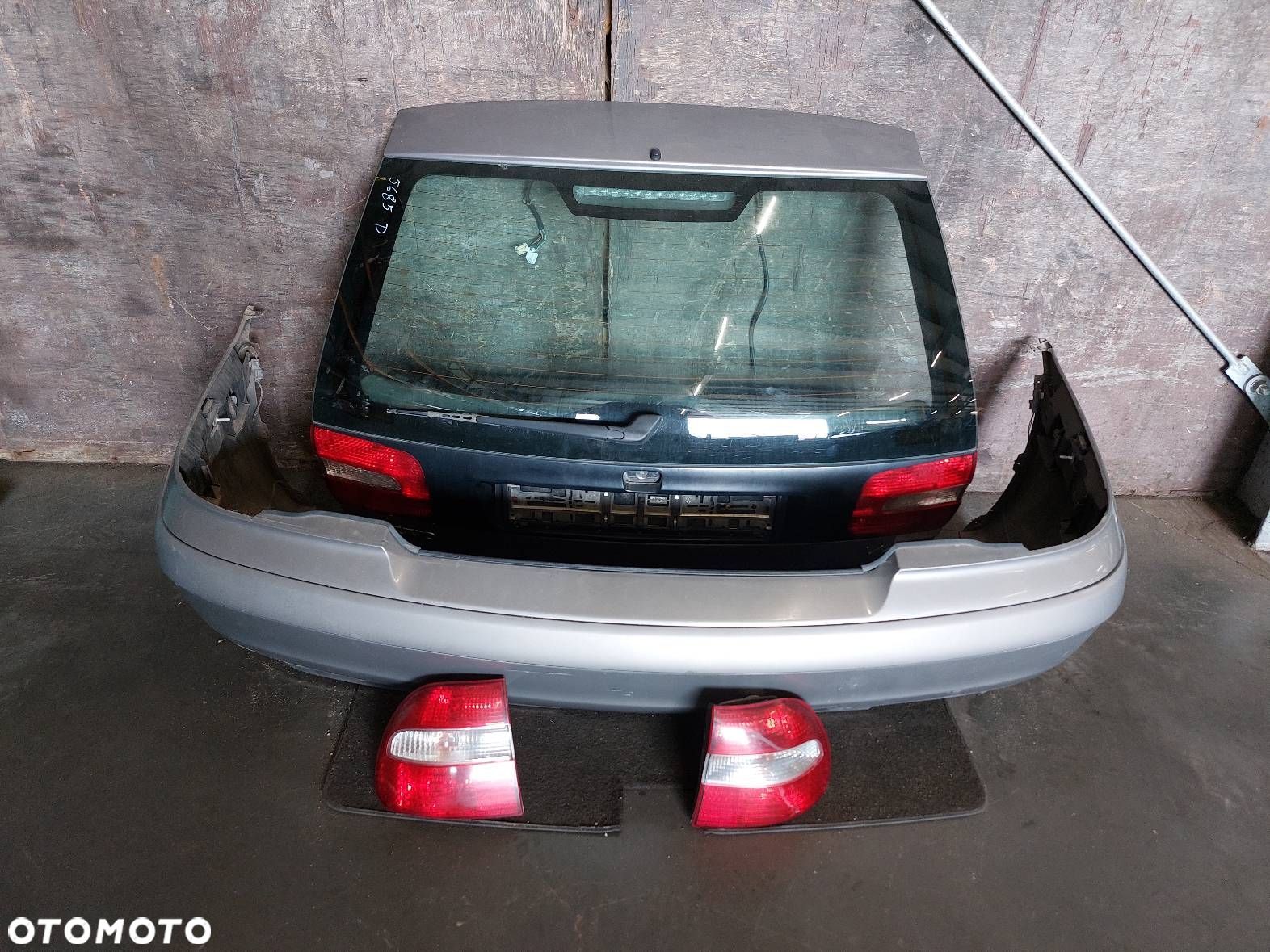 KOMPLETNY TYŁ KLAPA BAGAŻNIKA ZDERZAK TYŁ LAMPY VOLVO V40 I LIFT - 1