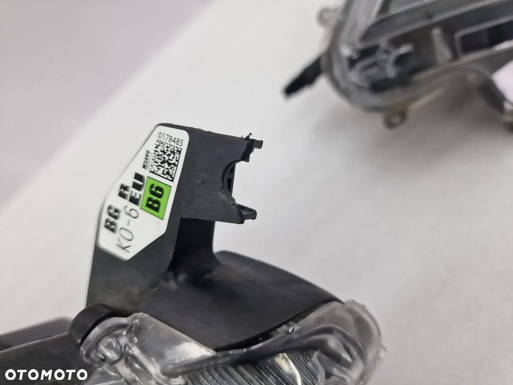 TOYOTA YARIS IV 19- LEWA / PRAWA ZWYKŁA SOCZEWKA LAMPA PRZEDNIA PRZÓD , NR KOITO K0-6 , NR AUKCJI LA47 - 9