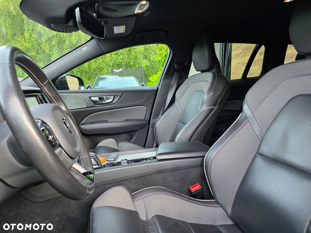 Volvo V60 D4 R-Design - 27