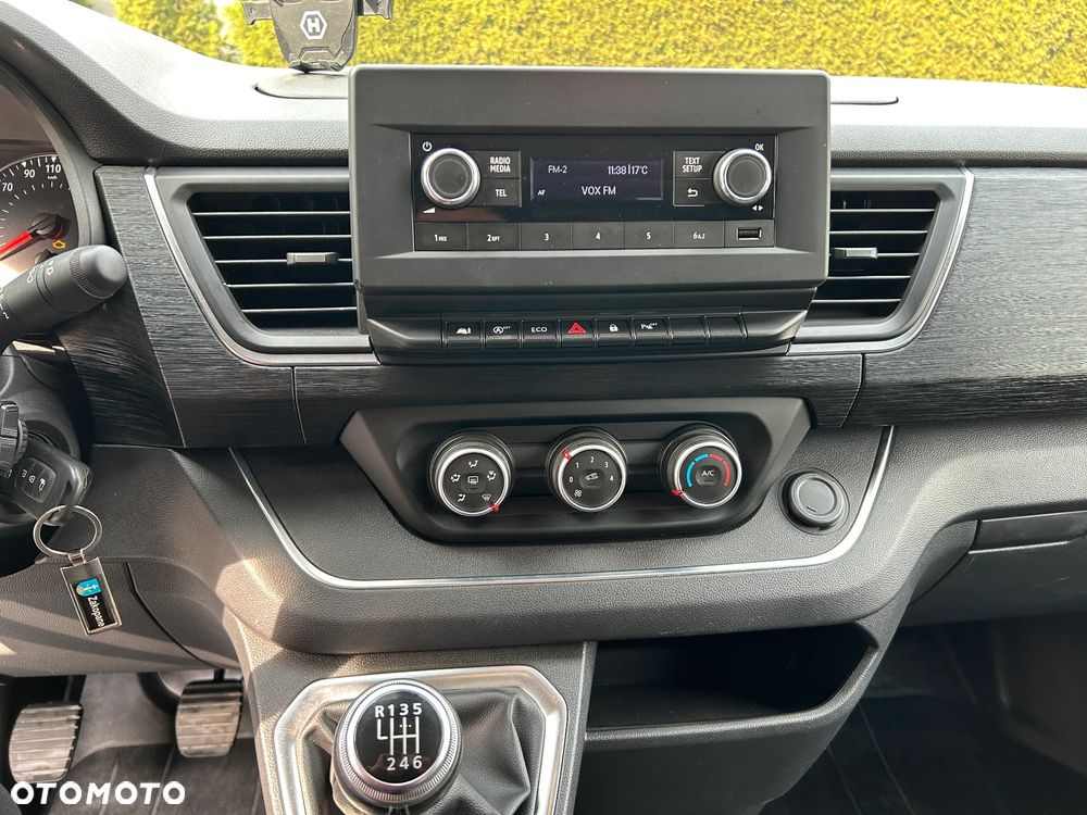 Renault Trafic 2.0 dCi - 13