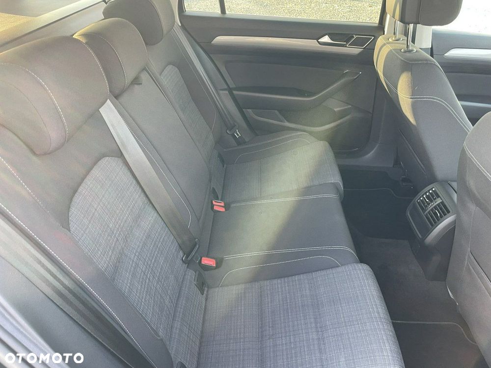 Volkswagen Passat 2.0 TDI EVO Business DSG - 31