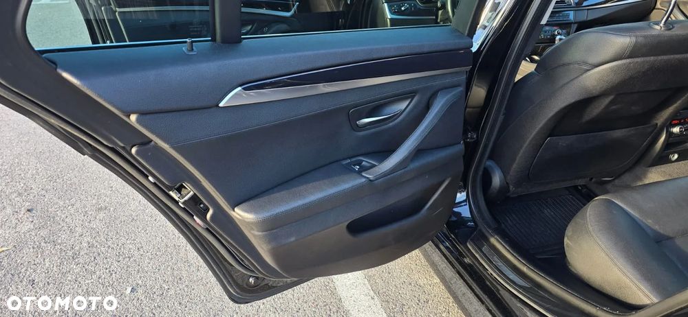 BMW Seria 5 520d xDrive - 32