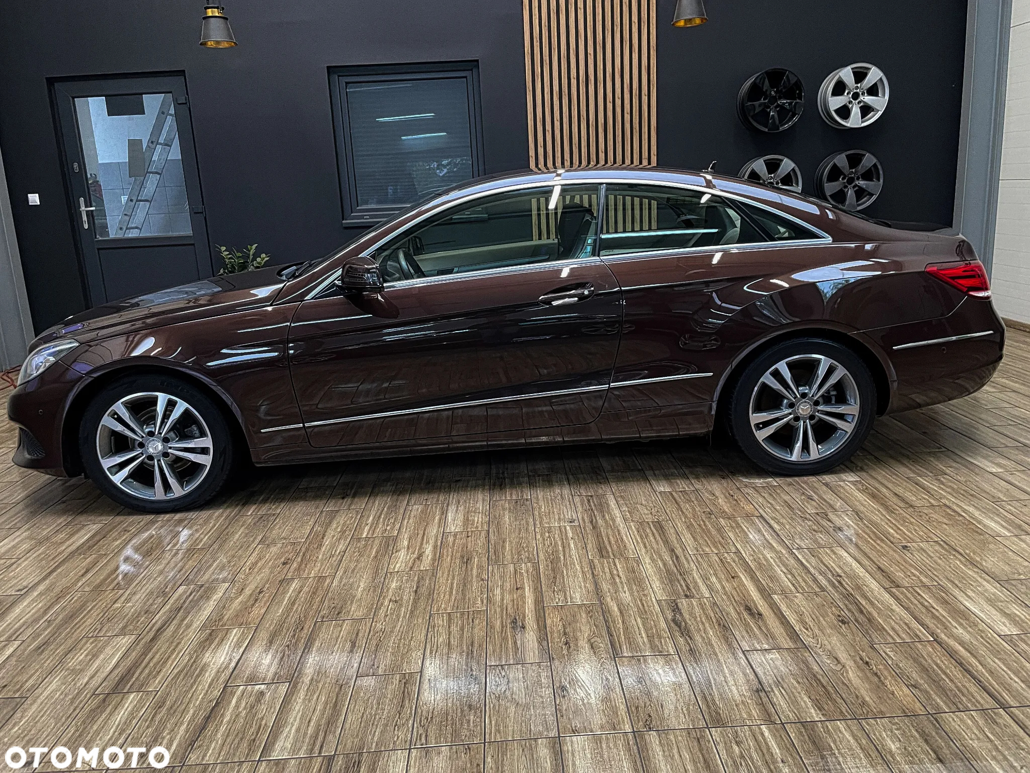 Mercedes-Benz Klasa E 200 Coupe - 11