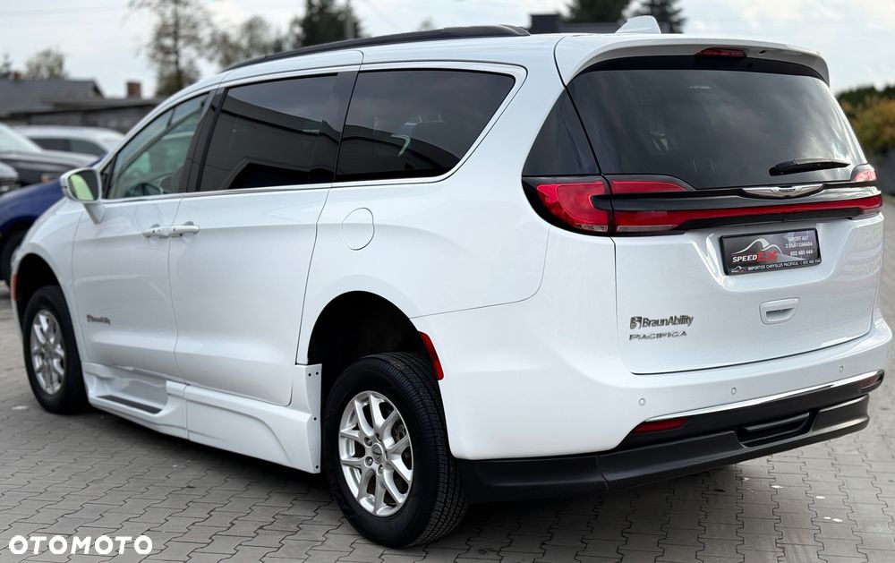 Chrysler Pacifica - 8