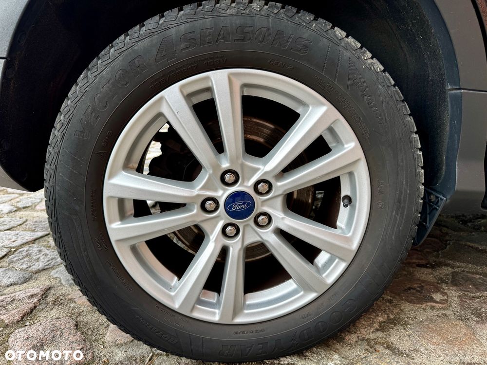 Ford Kuga - 32
