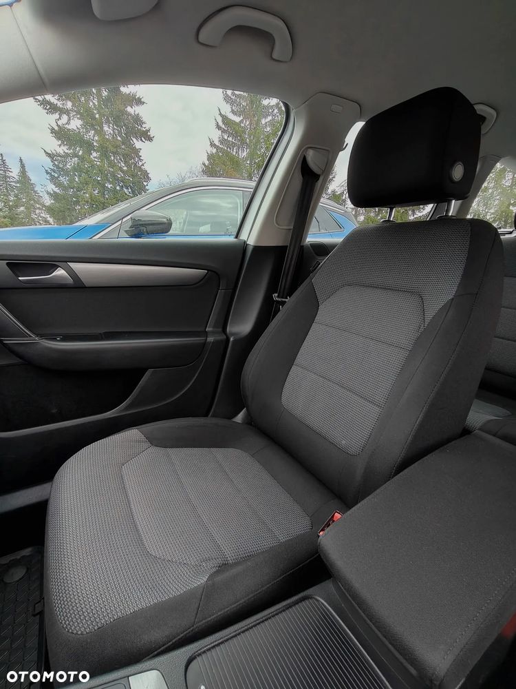 Volkswagen Passat - 13