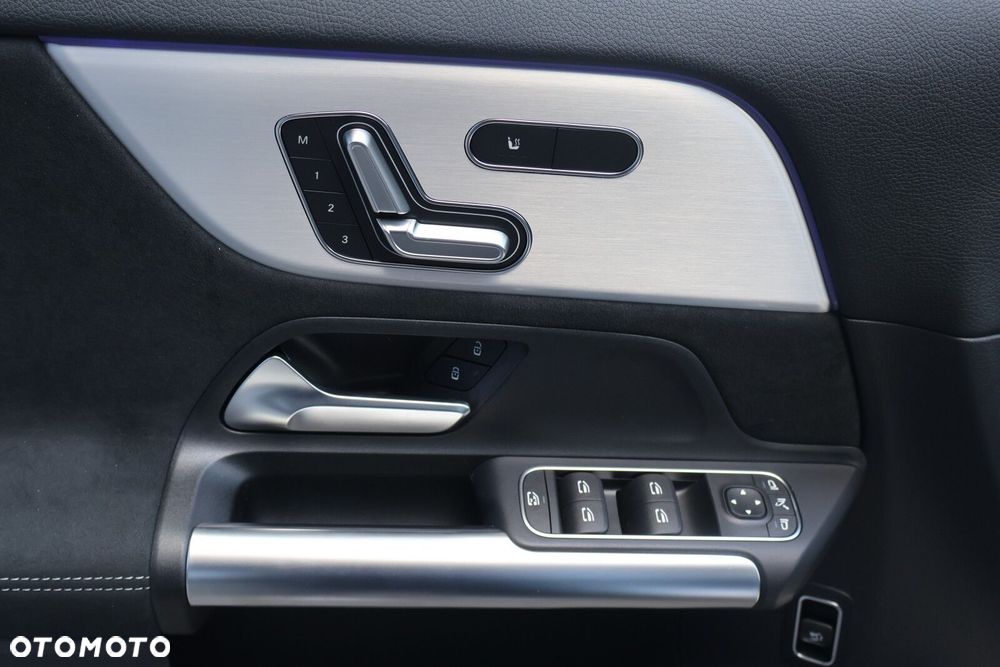 Mercedes-Benz GLA - 18