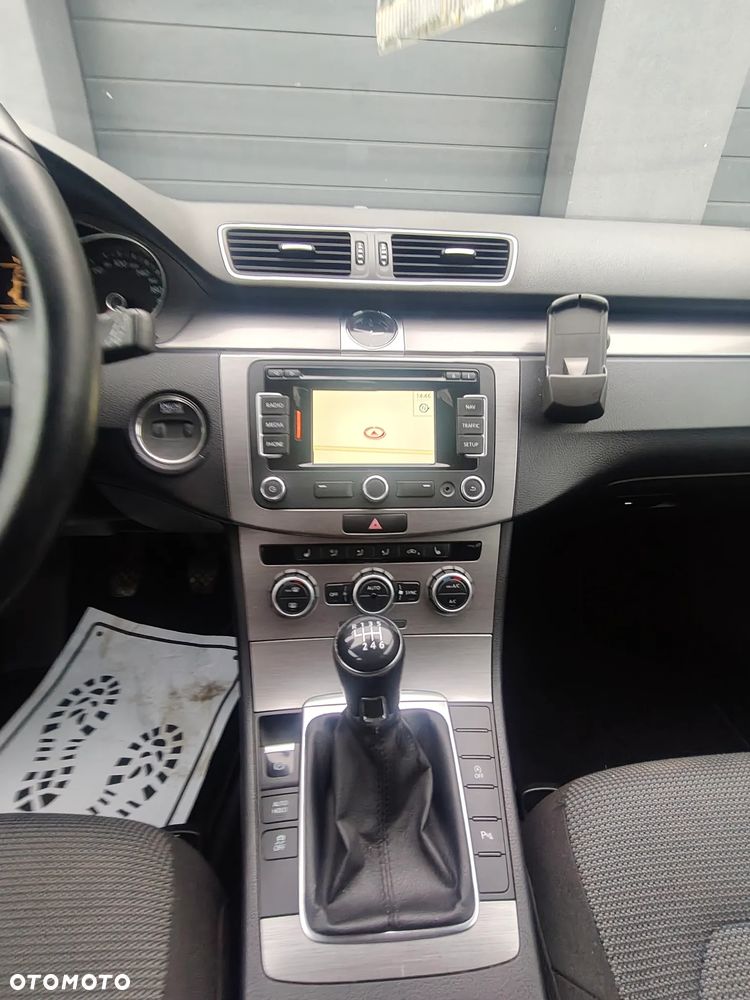 Volkswagen Passat - 14