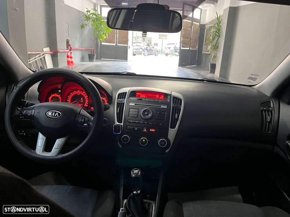 Kia Ceed SW 1.6 CRDi EX ISG - 30