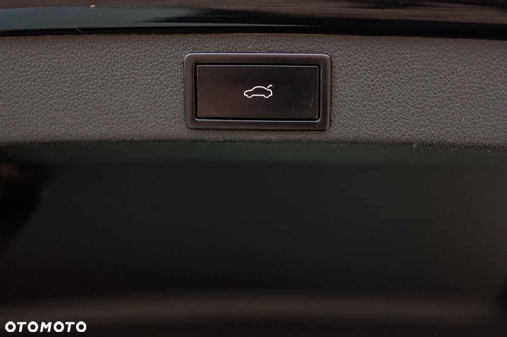 Skoda Octavia 2.0 TDI DSG RS - 22