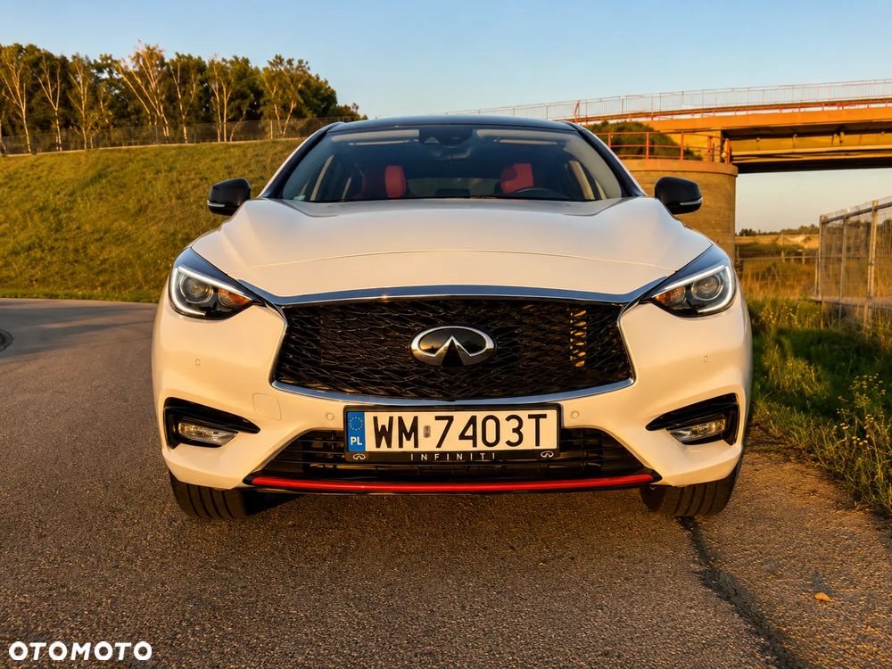 Infiniti Q30 1.6t Pure - 18