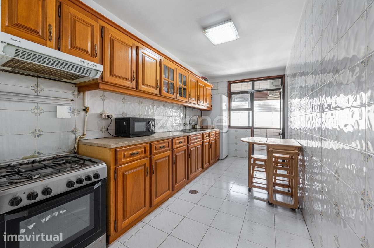 Apartamento T3 Duplex | Santos Pousada | 2 Lugares de Garagem - Grande imagem: 4/30
