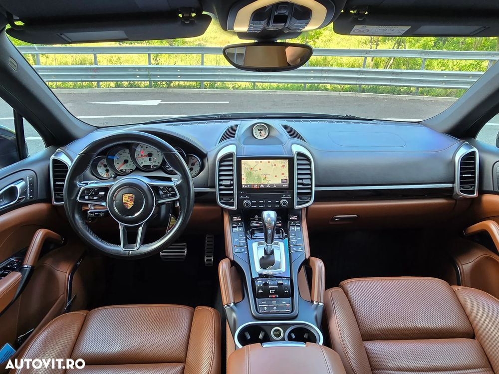 Porsche Cayenne 4.2 L S - 5