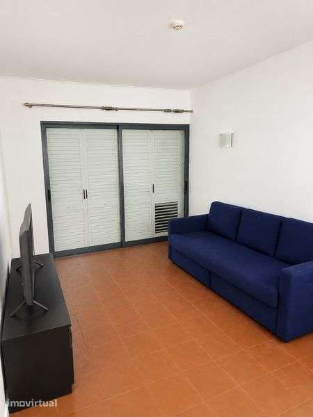 T1 anual a 600 m da Praia da Oura | 2 WC, varanda e AC - Grande imagem: 2/10
