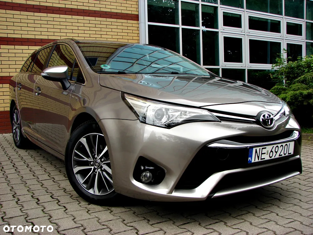 Toyota Avensis Touring Sports 1.8 Comfort - 16