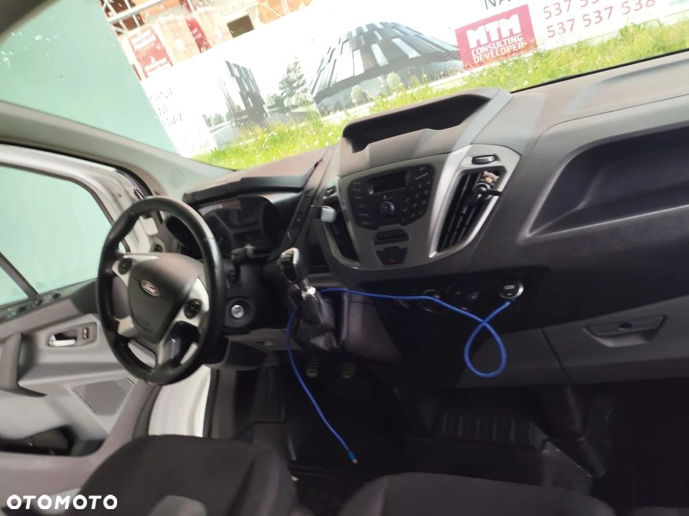 Ford TRANSIT CUSTOM - 13