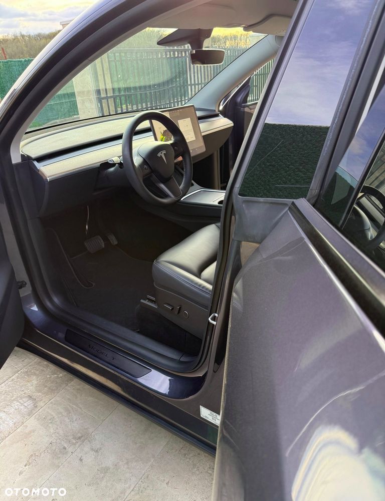 Tesla Model Y Long Range Dual Motor AWD - 16