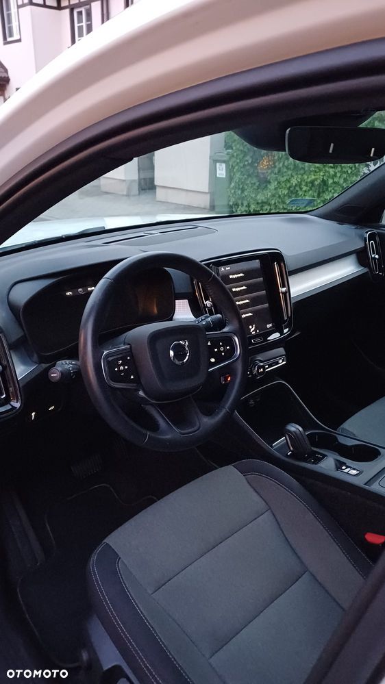 Volvo XC 40 T3 Momentum - 23