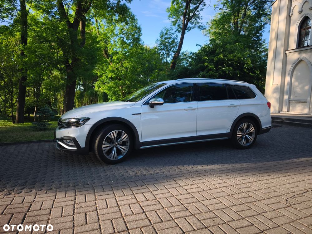 Volkswagen Passat Alltrack 2.0 TDI SCR DSG 4Motion - 3