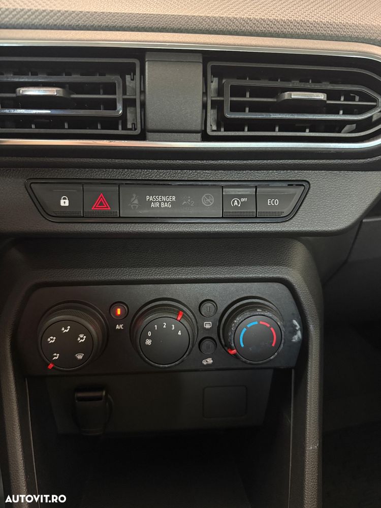 Dacia Logan TCe 90 Essential - 27