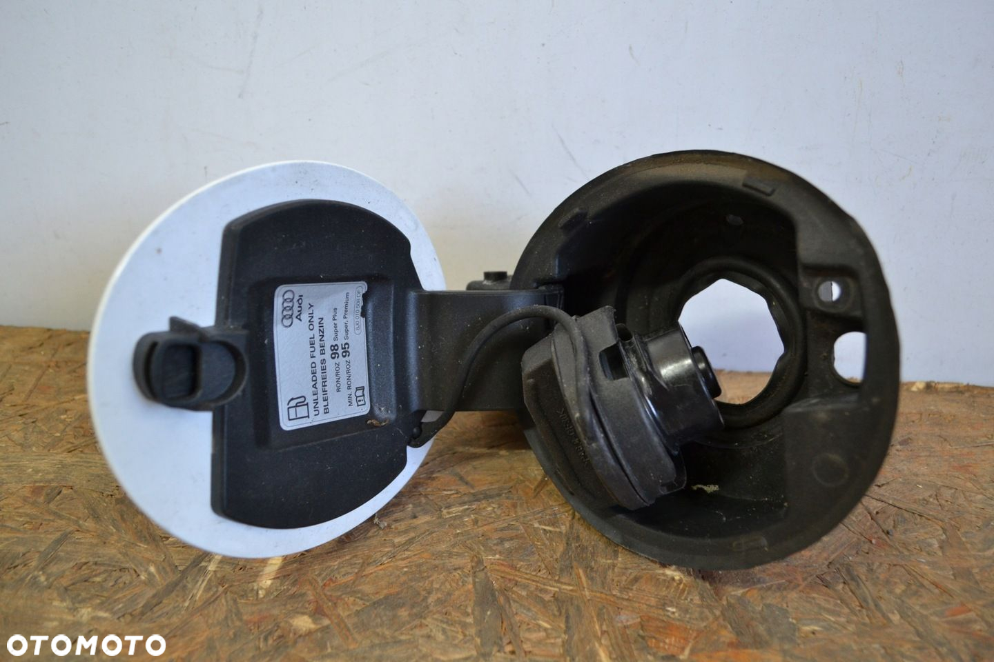 KLAPKA WLEWU PALIWA AUDI RS5 COUPE 8T 8T0809999E - 3