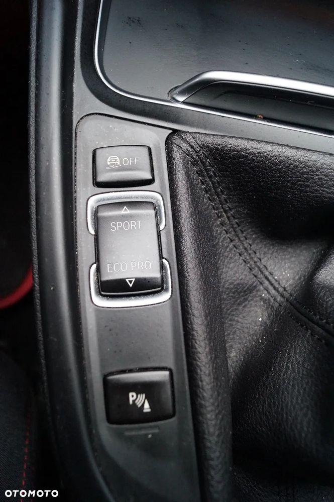 BMW Seria 3 318i Sport Line - 34