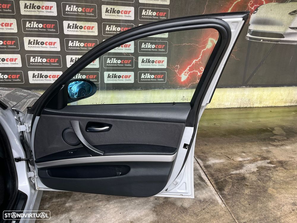 BMW 320 d EfficientDynamics - 40