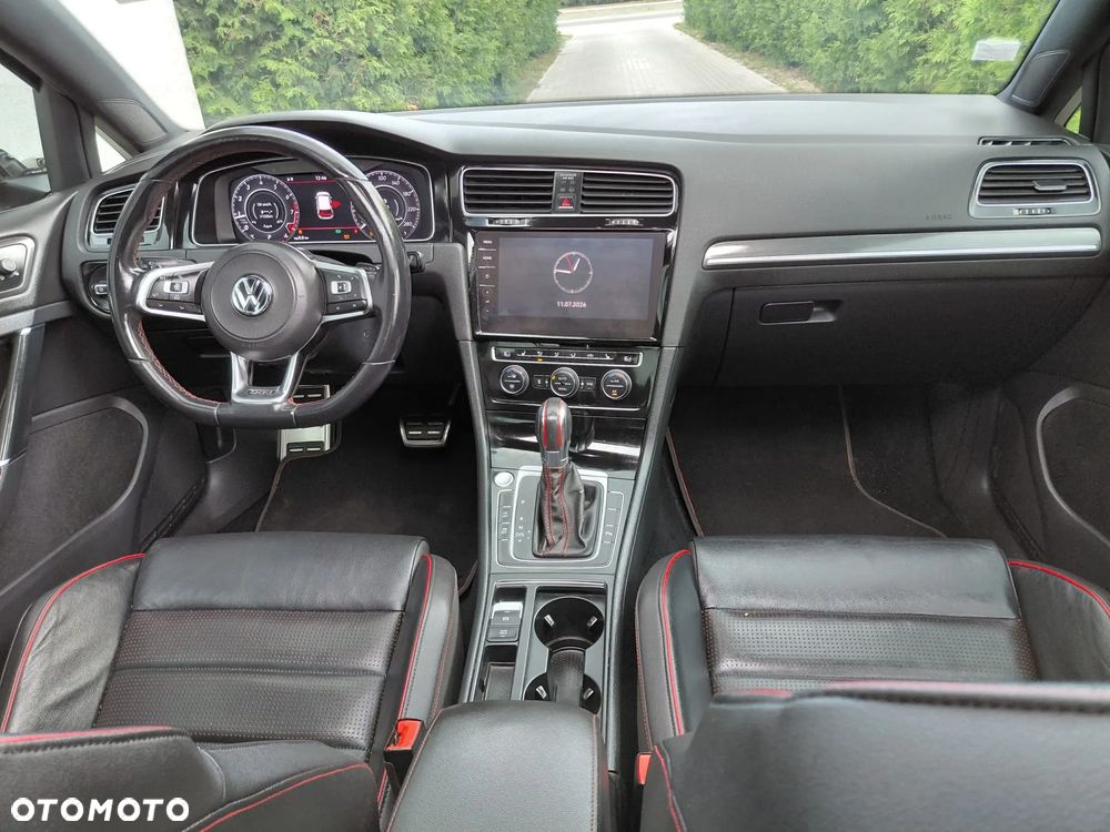 Volkswagen Golf - 28