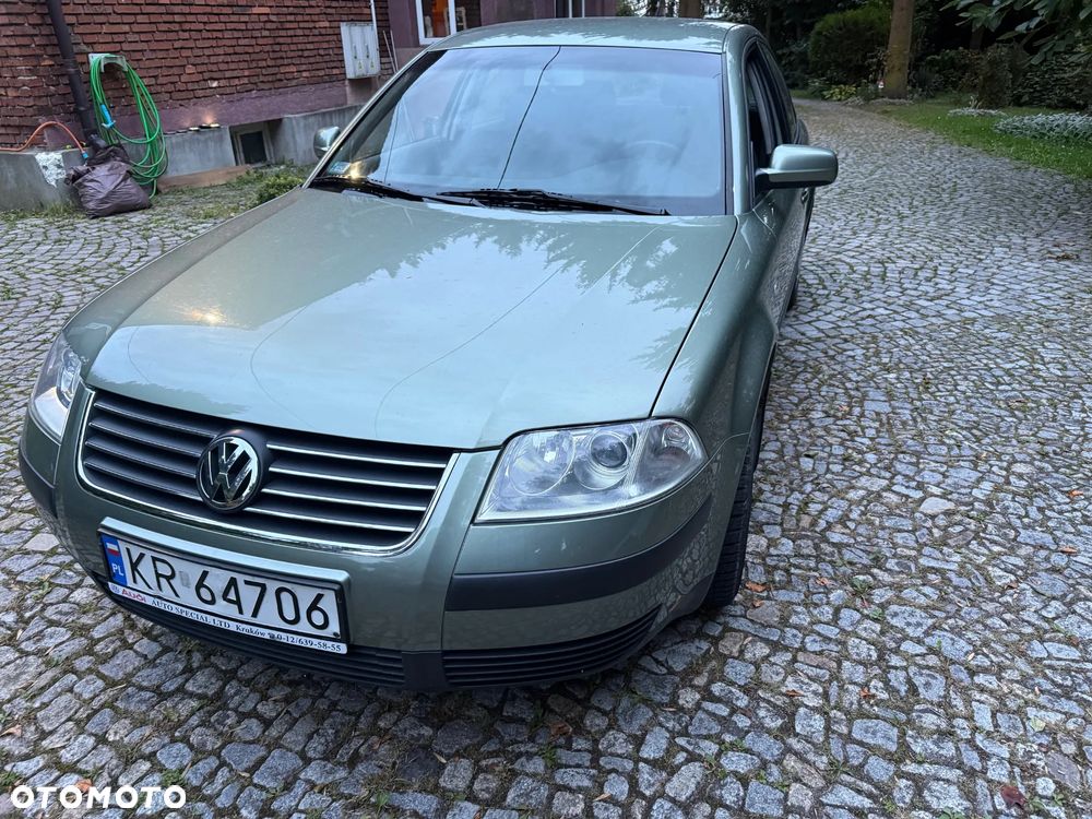 Volkswagen Passat 1.6 Basis - 1