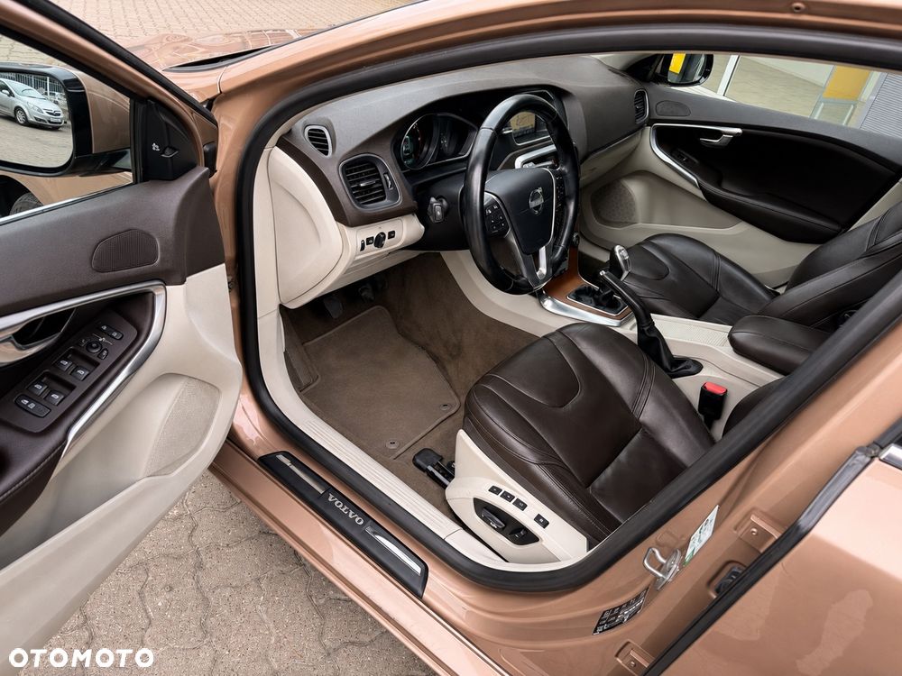 Volvo V40 D2 Summum - 26