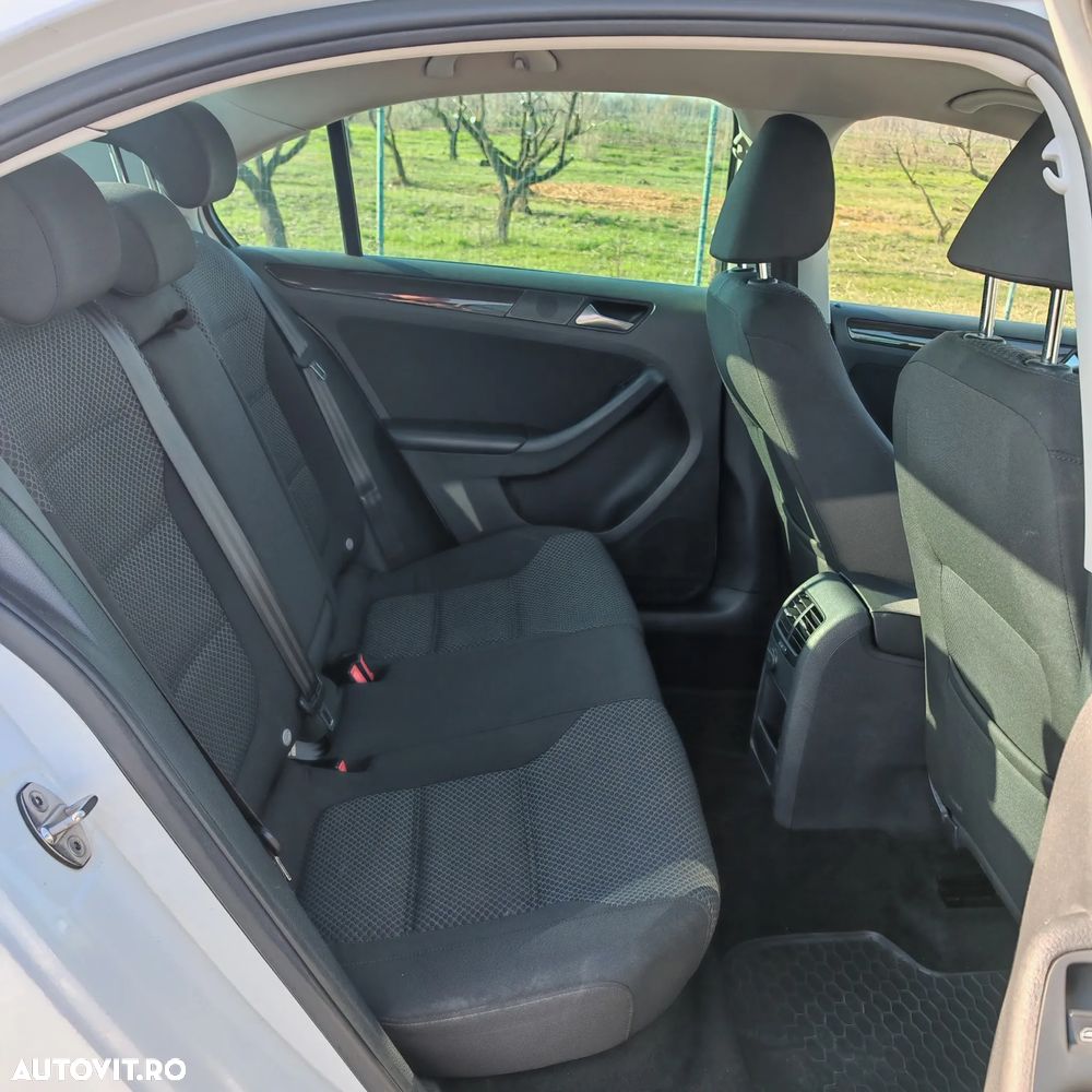 Volkswagen Jetta 2.0 TDI Comfortline - 8