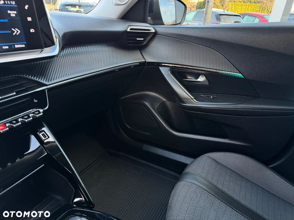 Peugeot 2008 PureTech 130 EAT8 Allure - 28