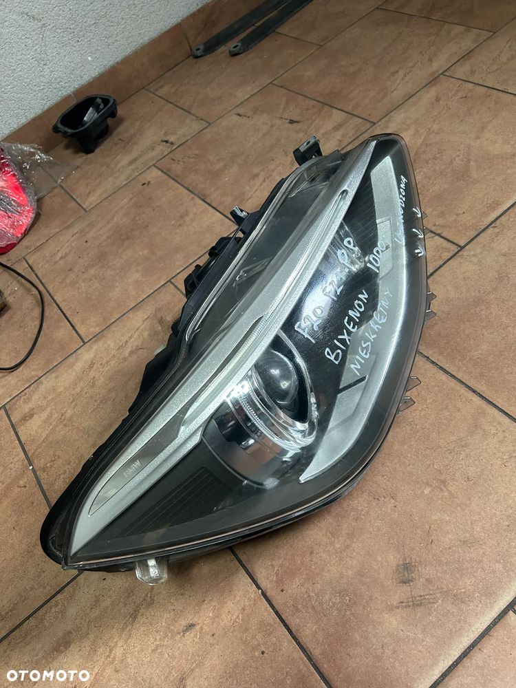 LAMPA BMW F20 F21 PRAWY PRZÓD BIXENON NIESKRĘTNA USZKODZONA - 1