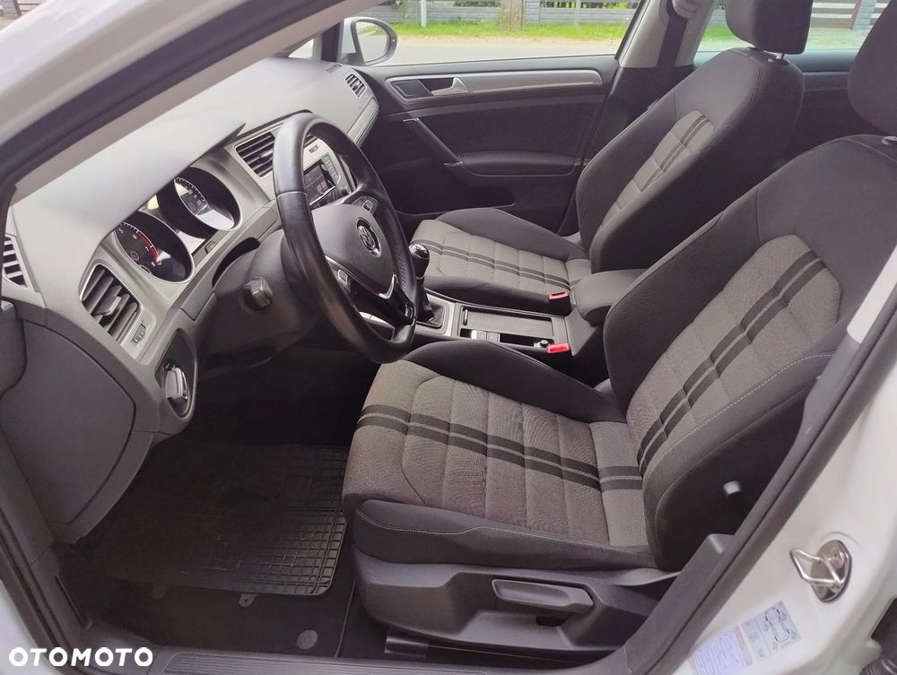 Volkswagen Golf - 8