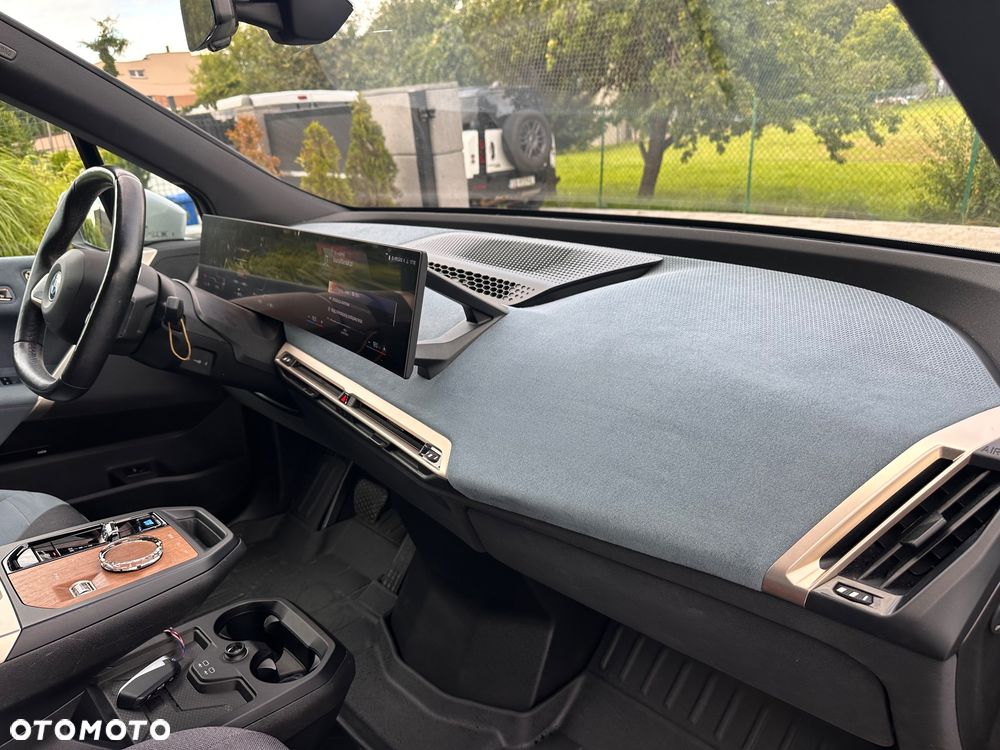 BMW iX xDrive40 76.6kWh Signature - 21