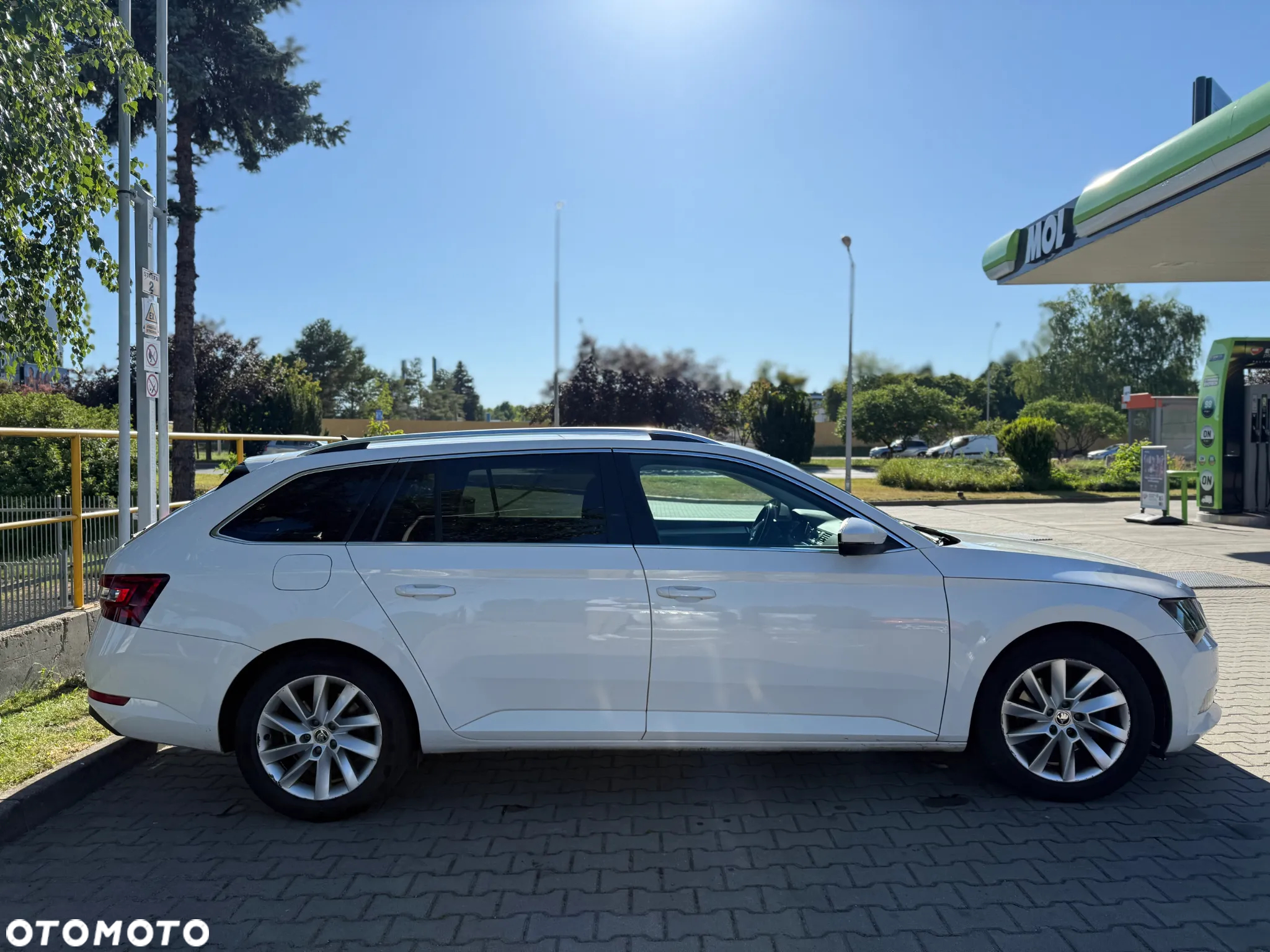 Skoda Superb 2.0 TDI Ambition DSG7 - 3