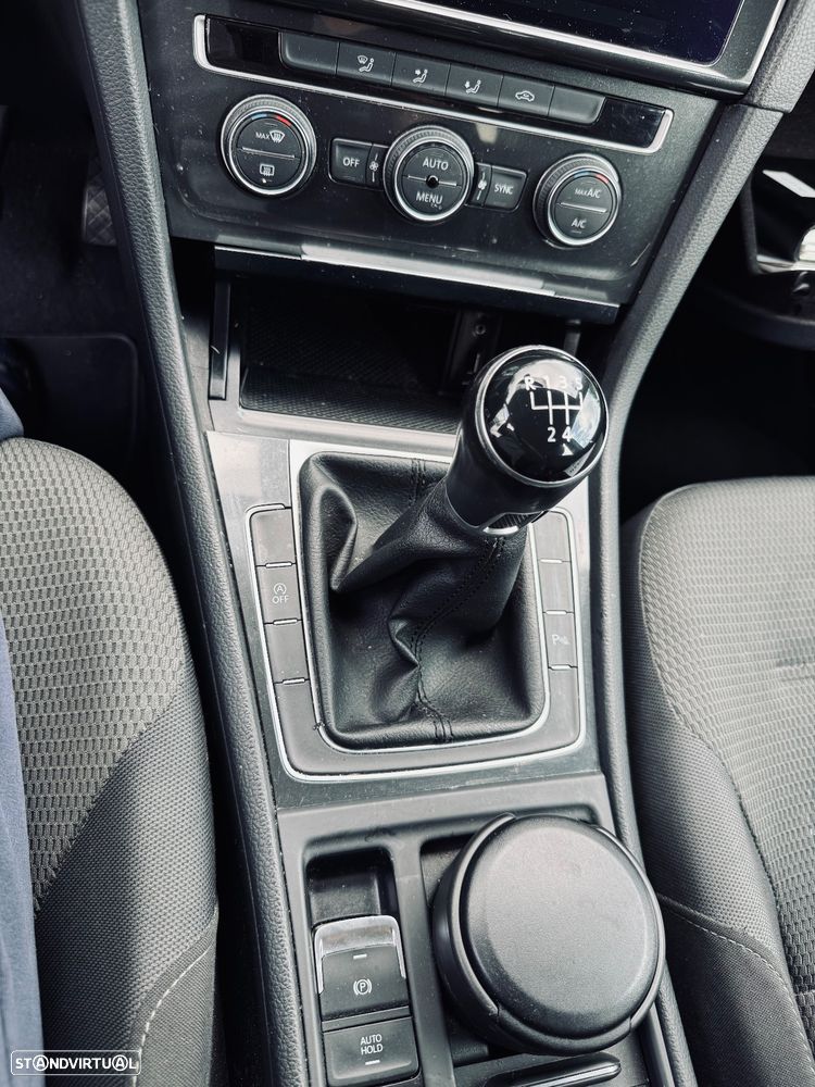 VW Golf 1.6 TDI Confortline - 23