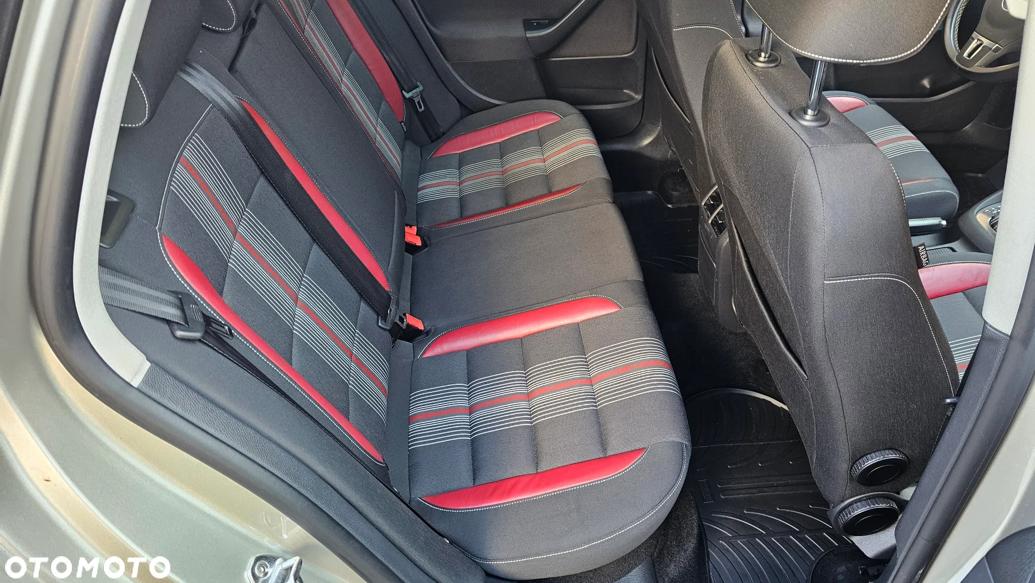 Volkswagen Golf - 23