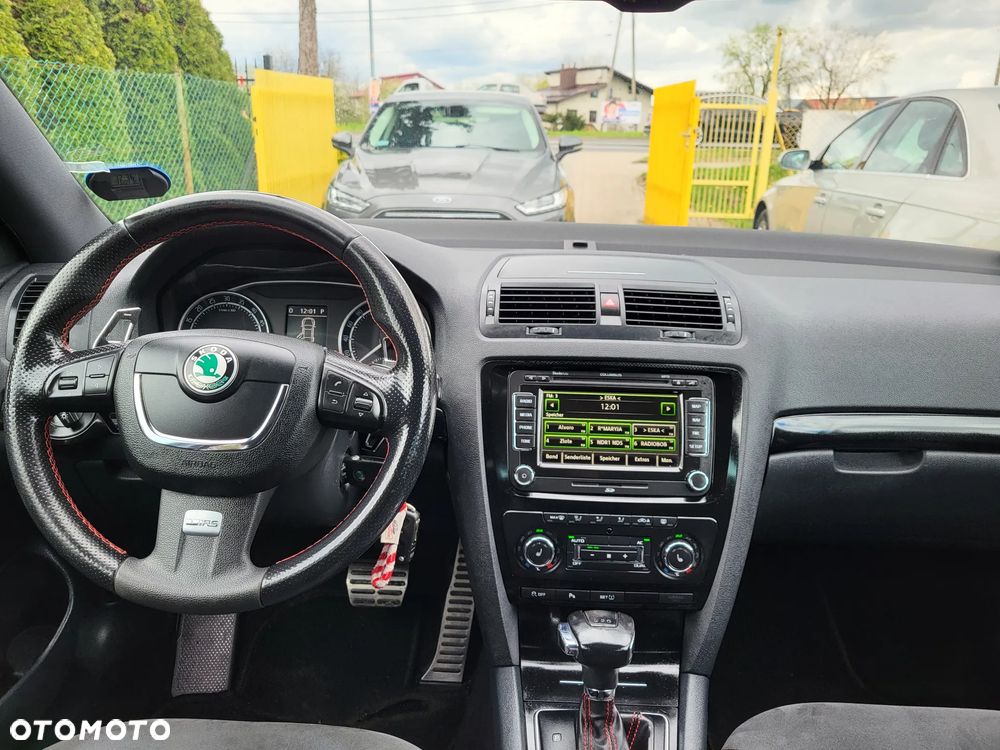 Skoda Octavia Combi 2.0 TDI DPF DSG RS - 17