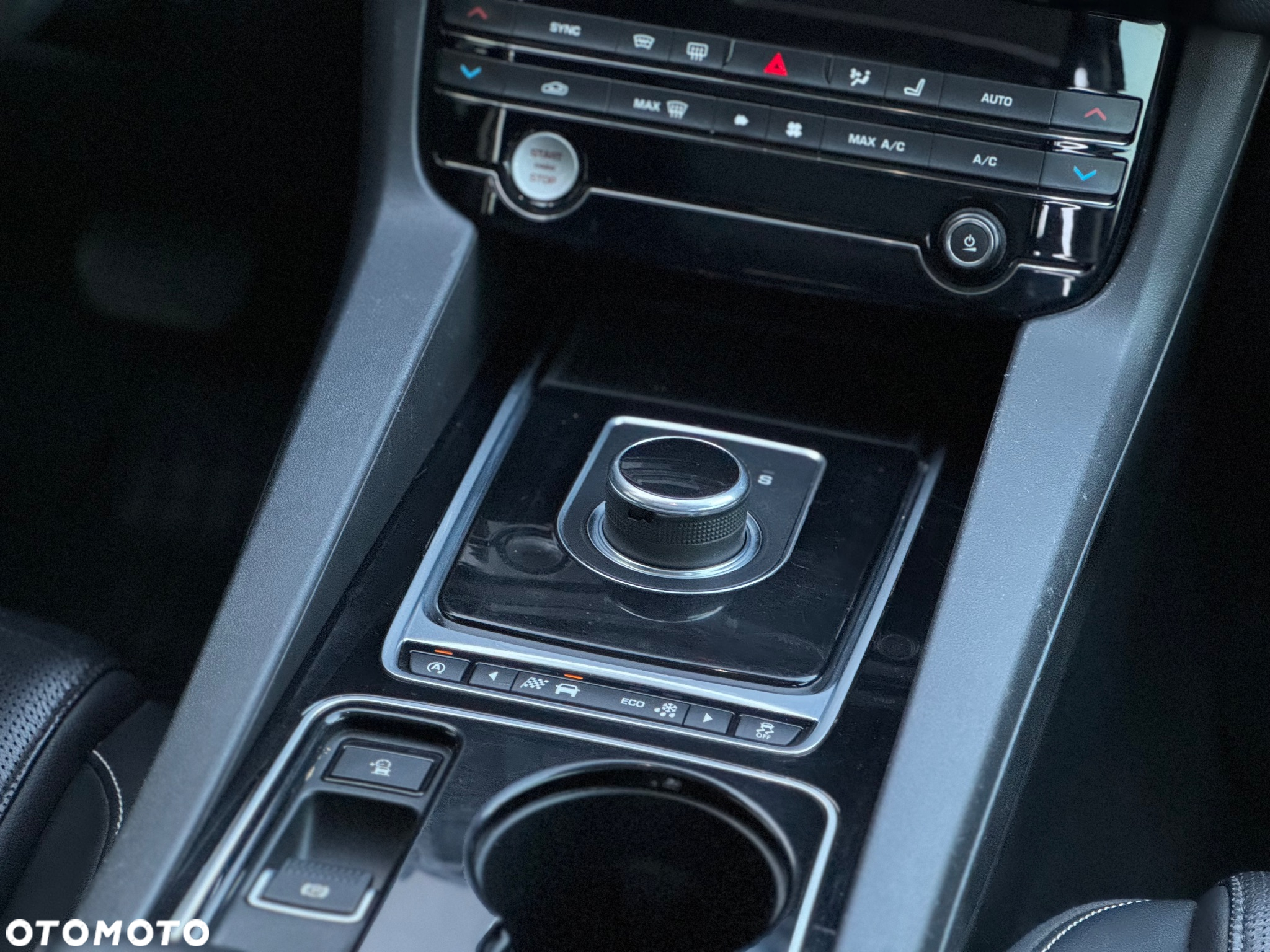 Jaguar F-Pace 3.0 V6 AWD R-Sport - 19