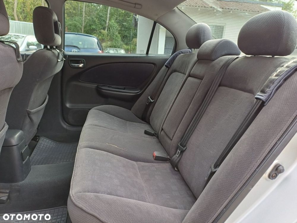 Toyota Avensis - 8