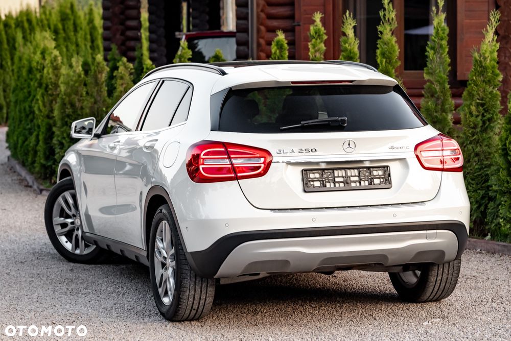 Mercedes-Benz GLA 250 4-Matic - 8
