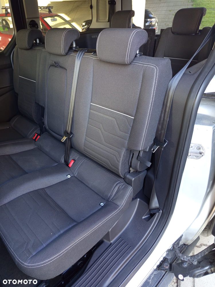 Ford Tourneo Connect Grand - 16