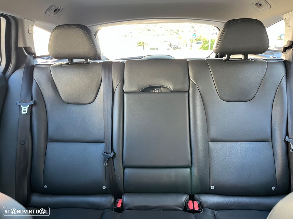 Volvo V60 D6 Plug-In-Hybrid AWD Geartronic Summum - 44