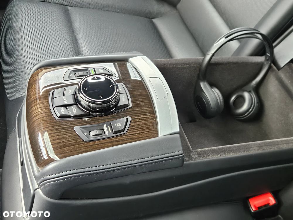 BMW Seria 7 750i xDrive Edition Exclusive - 21
