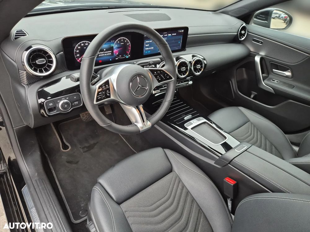 Mercedes-Benz CLA 180 7G-DCT - 11